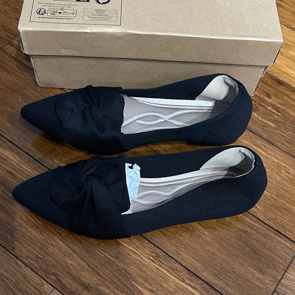 NWT Hiulycence Elegant Black Women's pointed Flats with bow